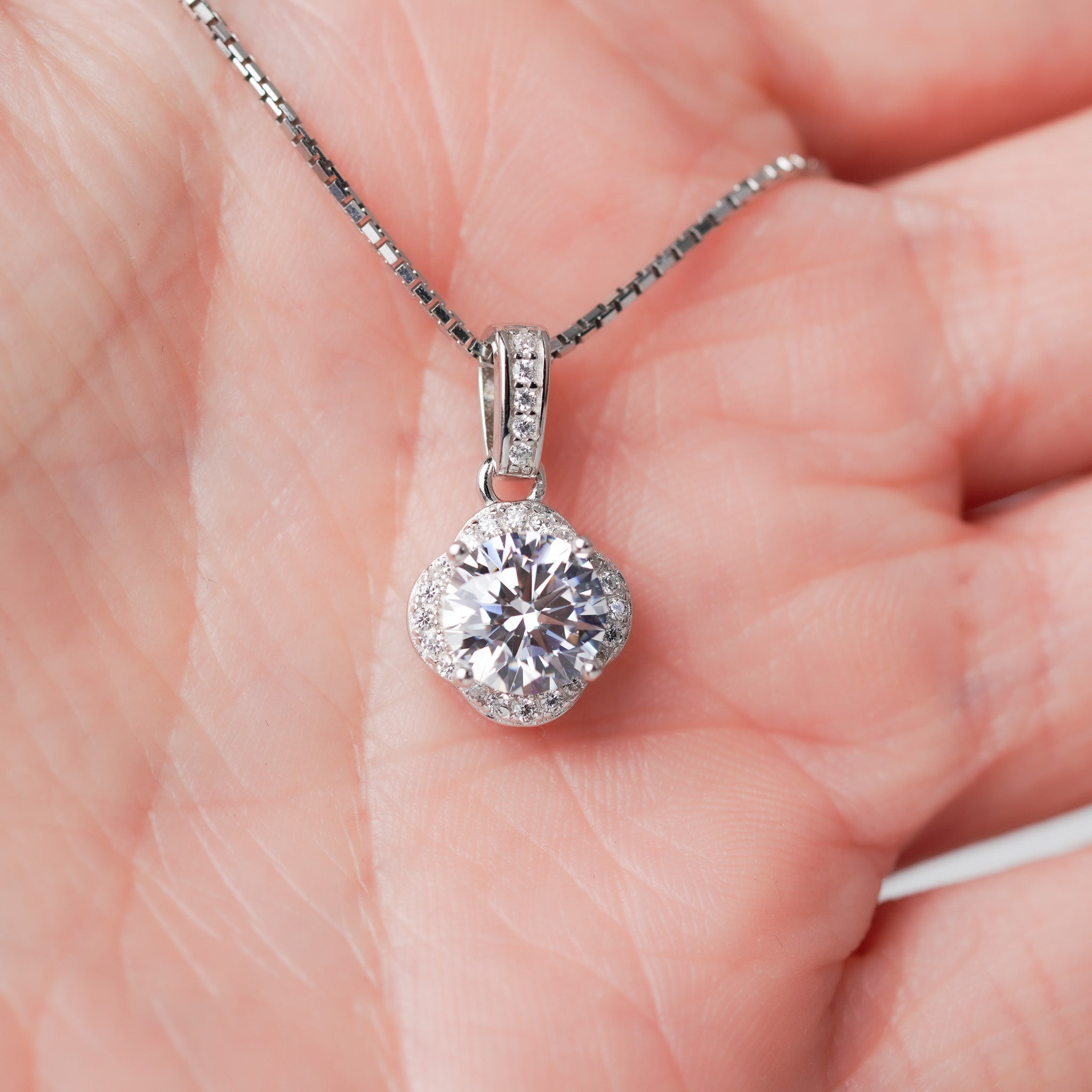 Clover Halo Necklace - Moissanite