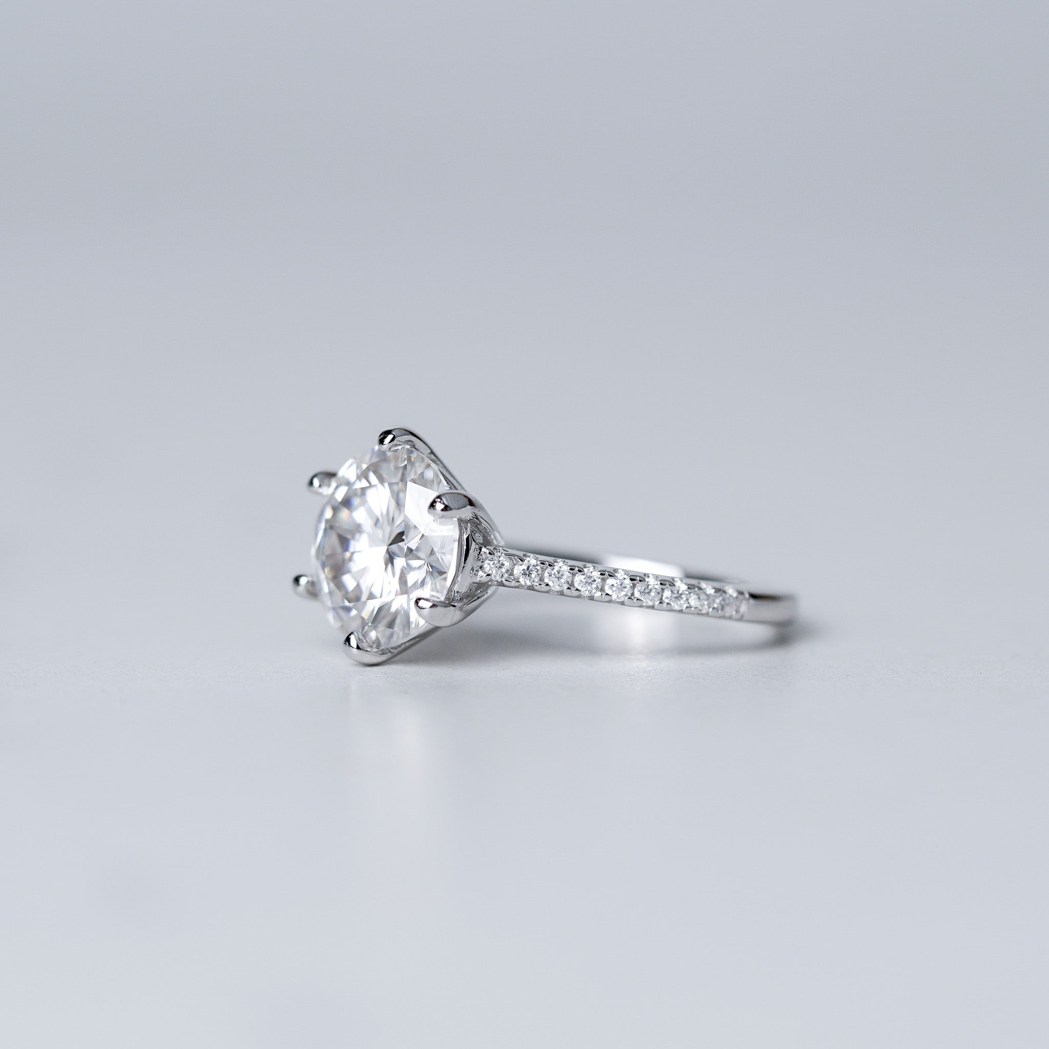 Six Prongs Round Engagement Ring - Moissanite