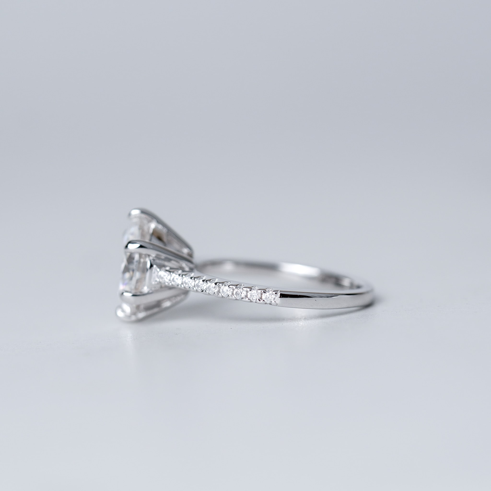 Six Prongs Round Engagement Ring - Moissanite