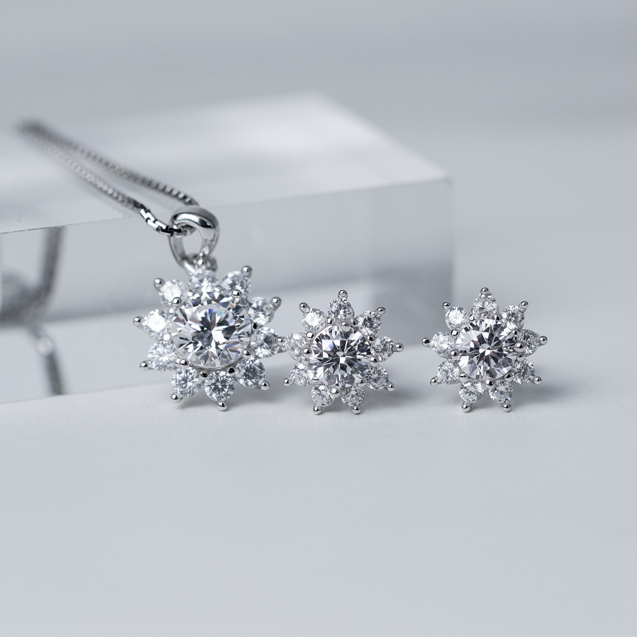 Flower Pendant Necklace - Simulated Diamond