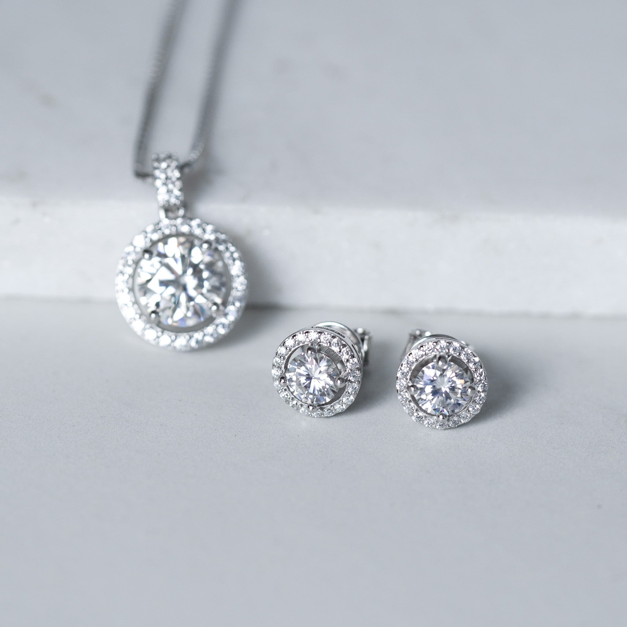 Round Halo Pendant Necklace