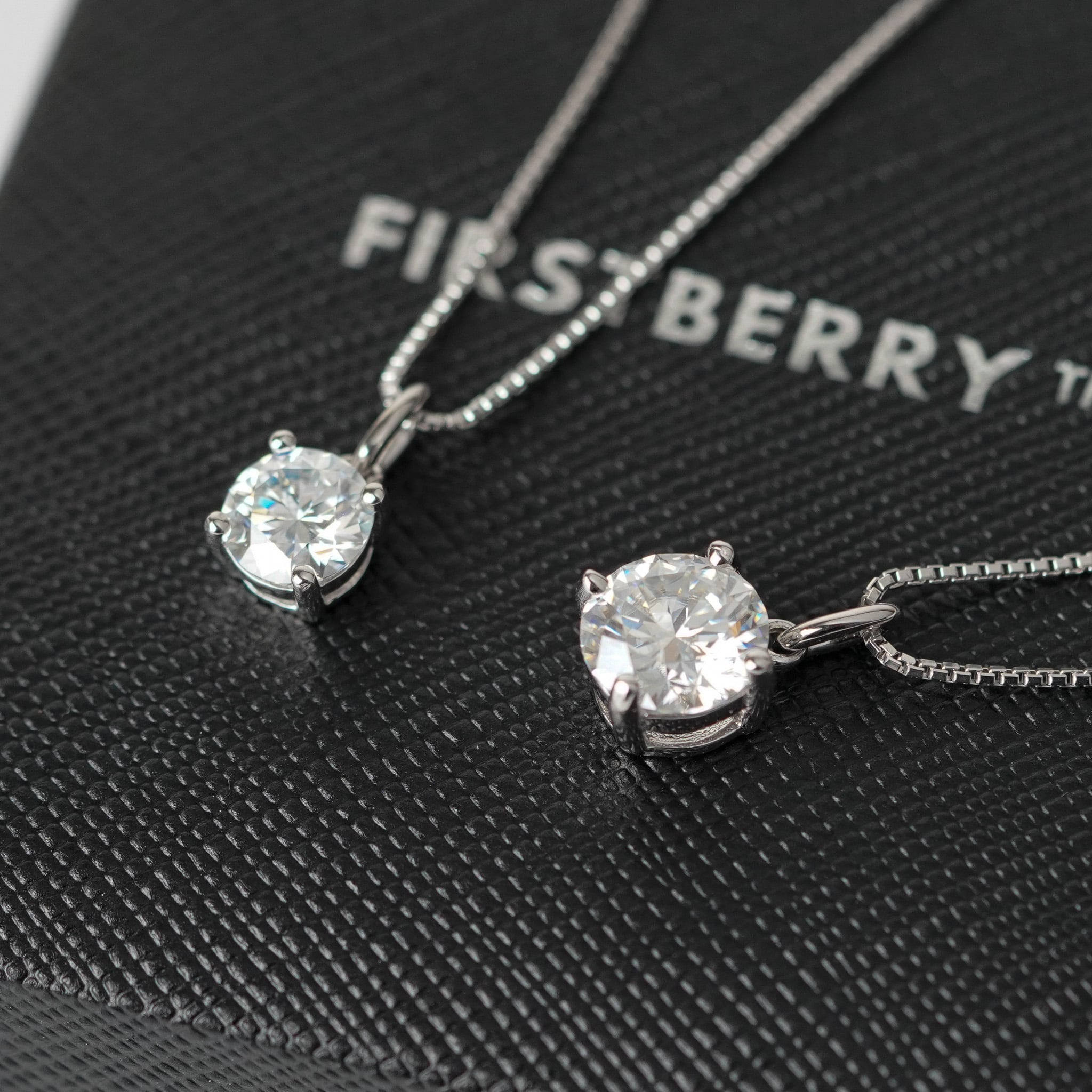Four Prongs Solitaire Necklace - Moissanite