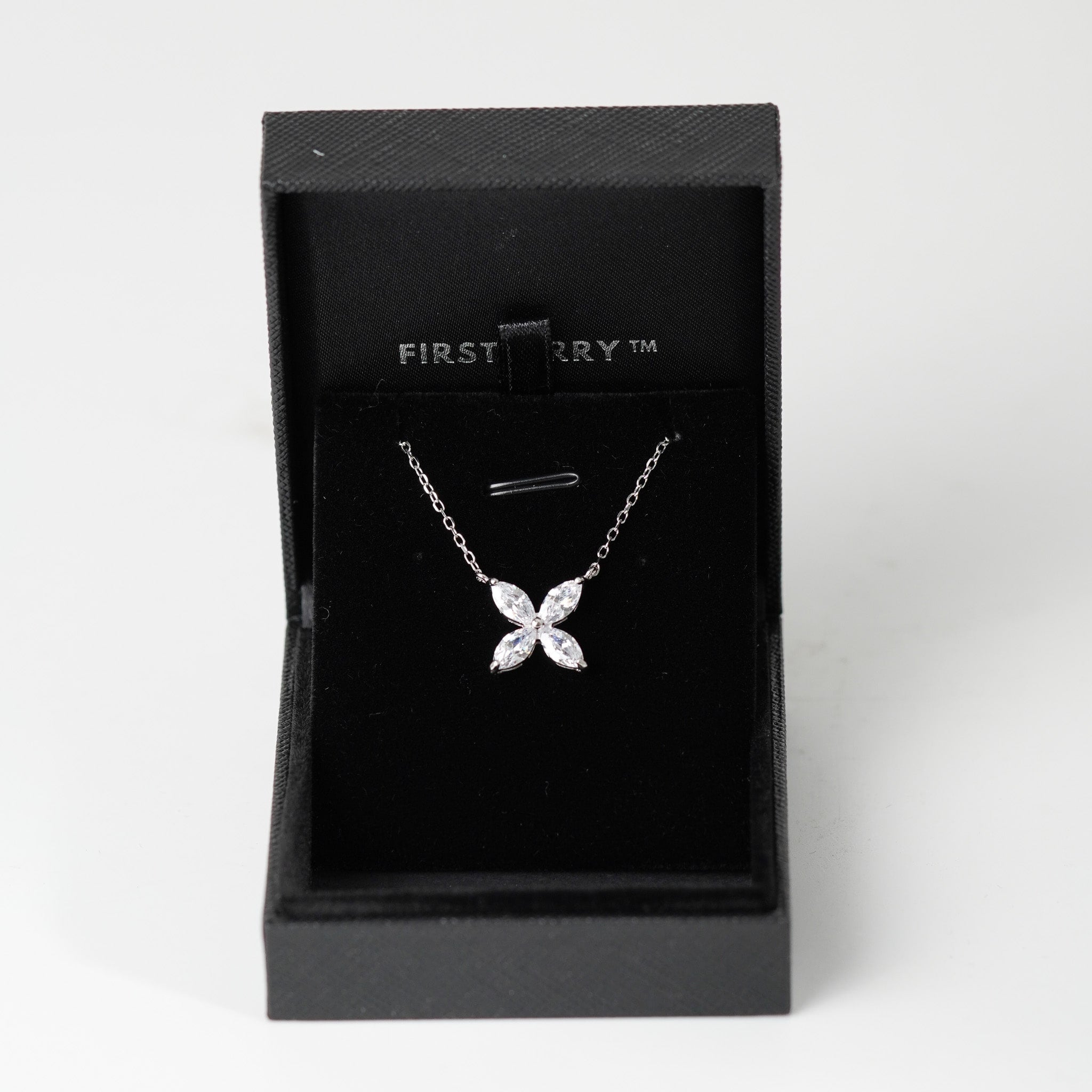 Four Leaves - Flowers Necklace | Simulated Diamonds