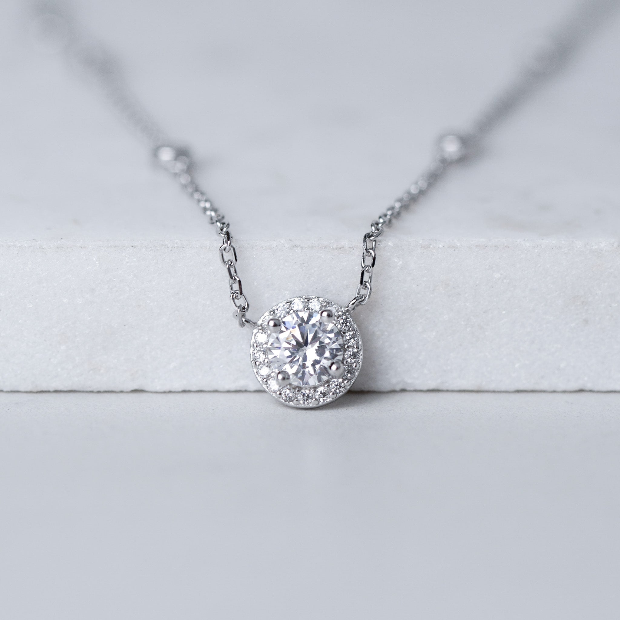 Cute Halo Pendant Necklace | Simulated Diamond