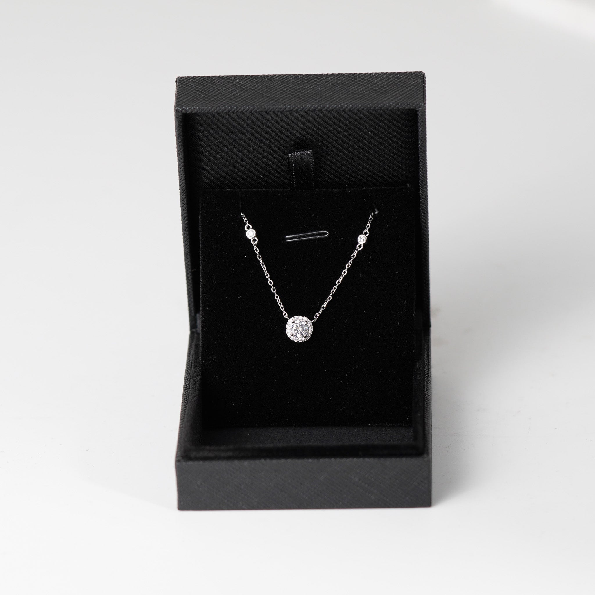 Cute Halo Pendant Necklace | Simulated Diamond